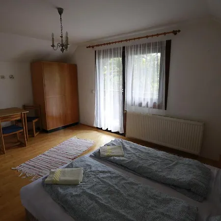 Fecskefeszek Vendeghaz Oda ve Kahvaltı *